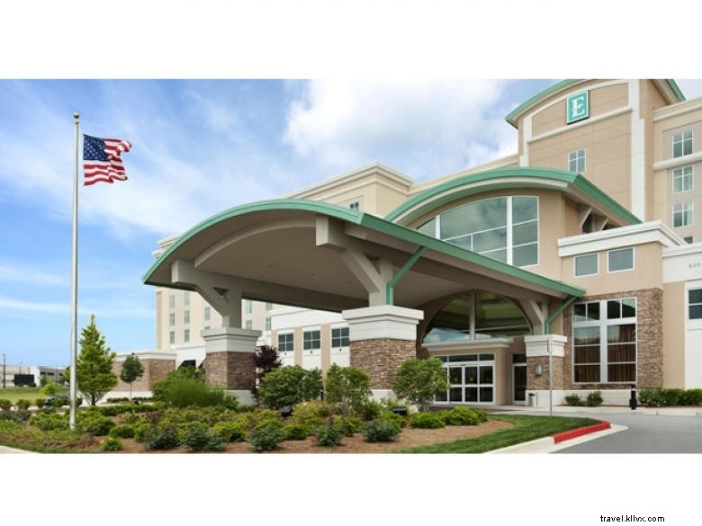 Embassy Suites by Hilton – Atlanta Kennesaw Town Center: Luxury Comfort & Convenient Location