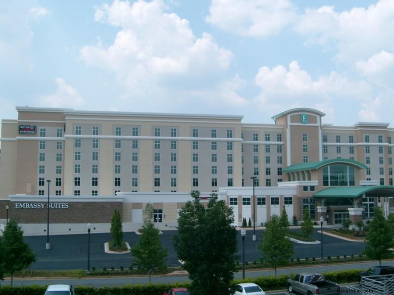 Embassy Suites by Hilton – Atlanta Kennesaw Town Center: Luxury Comfort & Convenient Location