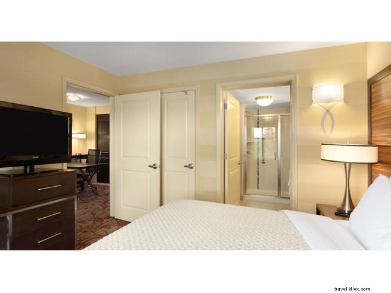 Embassy Suites by Hilton – Atlanta Kennesaw Town Center: Luxury Comfort & Convenient Location