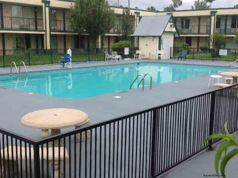 Super Inn Milledgeville – Premium Comfort & Local Charm