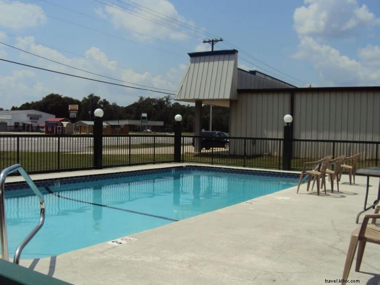 Western Motel Folkston – Comfortable Coastal Stay in Georgia