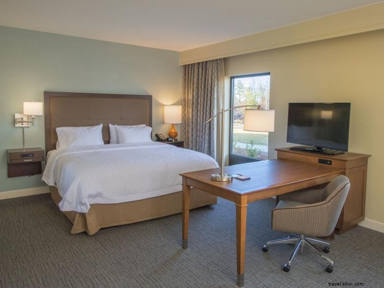 Stay at Hampton Inn & Suites Braselton – Comfort & Convenience Await