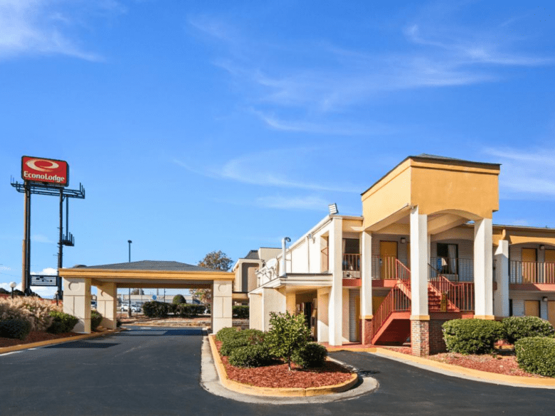 Econo Lodge Conyers – Budget-Friendly Comfort & On-Site Breakfast