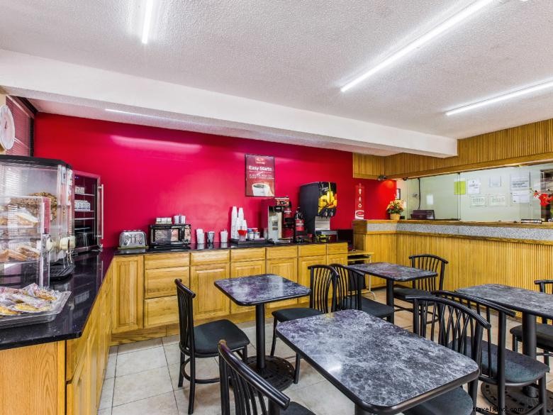 Econo Lodge Conyers – Budget-Friendly Comfort & On-Site Breakfast