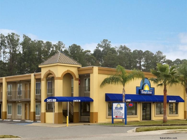 Days Inn by Wyndham – Comfortable Coastal Stay in Brunswick/St. Simons, Georgia