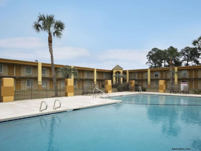 Days Inn by Wyndham – Comfortable Coastal Stay in Brunswick/St. Simons, Georgia