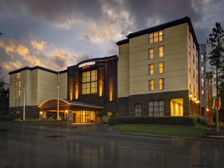 Courtyard Atlanta Decatur Downtown – Luxury Stay Near Emory