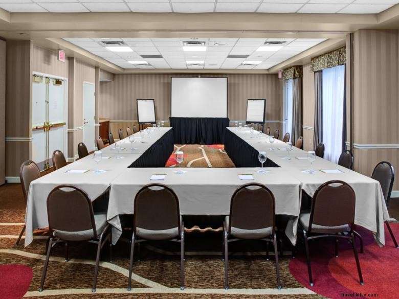 Hilton Garden Inn Alpharetta – Modern Rooms, Indoor Pool & Convenient Comfort