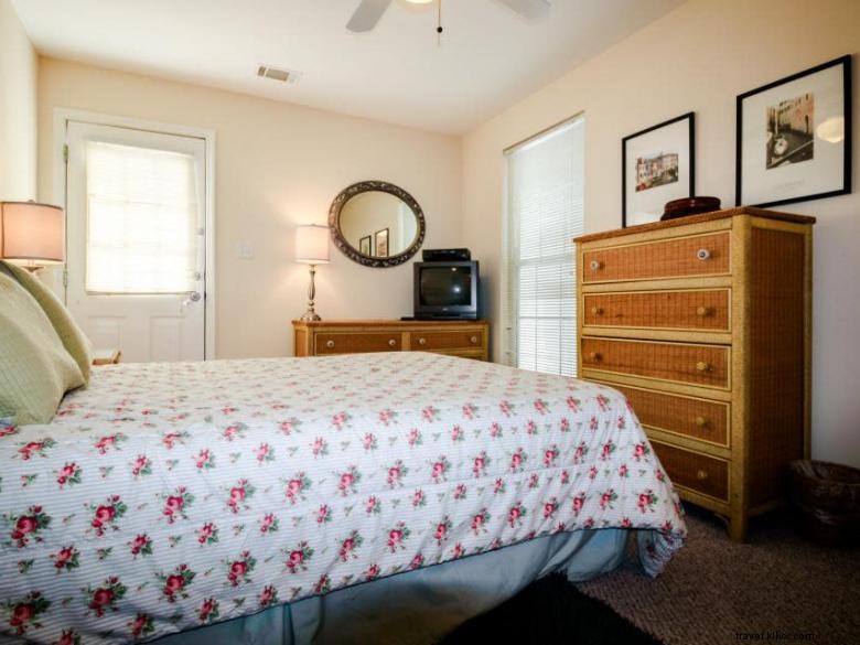 Vacasa: Premium Vacation Rentals in Tybee Beach & Savannah