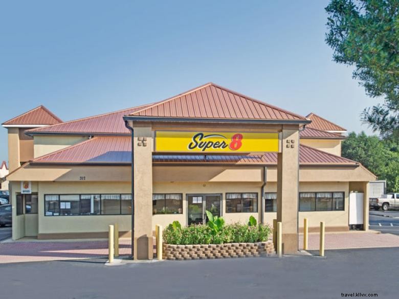 Super 8 by Wyndham Suwanee – Affordable Comfort Near Atlanta Metro
