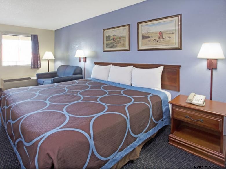 Super 8 by Wyndham Suwanee – Affordable Comfort Near Atlanta Metro