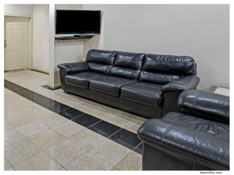 Super 8 by Wyndham Suwanee – Affordable Comfort Near Atlanta Metro