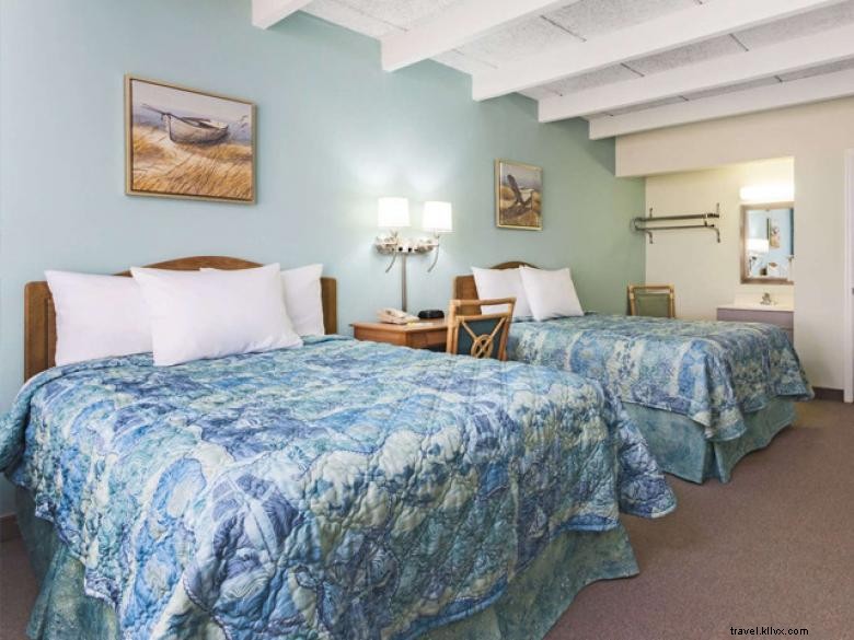 Days Inn & Suites by Wyndham – Relaxing Getaway on Jekyll Island