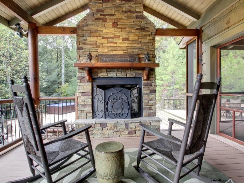 Morning Breeze Cabins: Relaxing Getaway with Hot Tub & Scenic River Views