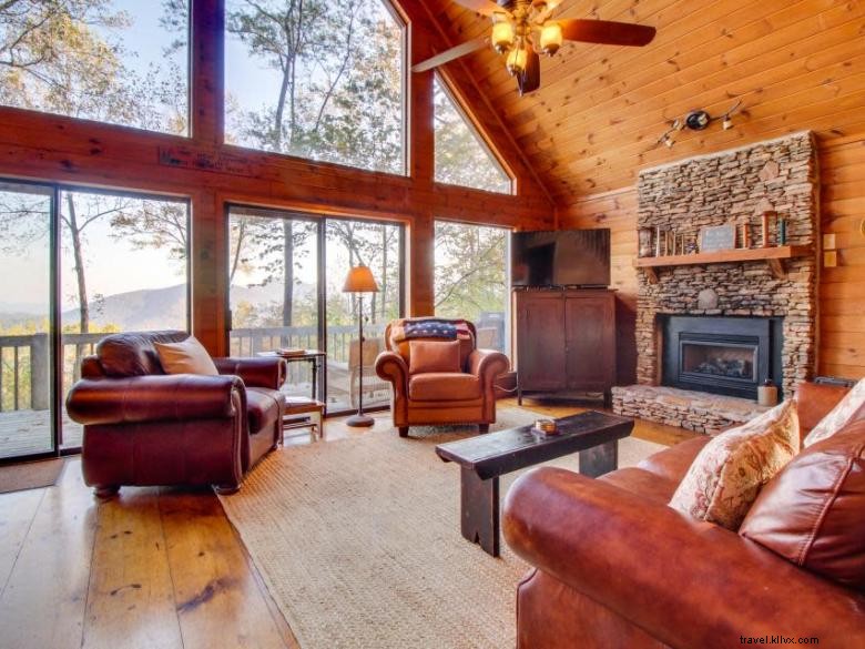 Morning Breeze Cabins: Relaxing Getaway with Hot Tub & Scenic River Views