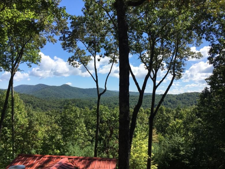 Morning Breeze Cabins: Relaxing Getaway with Hot Tub & Scenic River Views