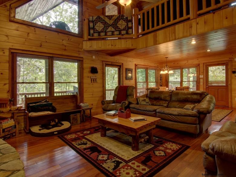 Morning Breeze Cabins: Relaxing Getaway with Hot Tub & Scenic River Views