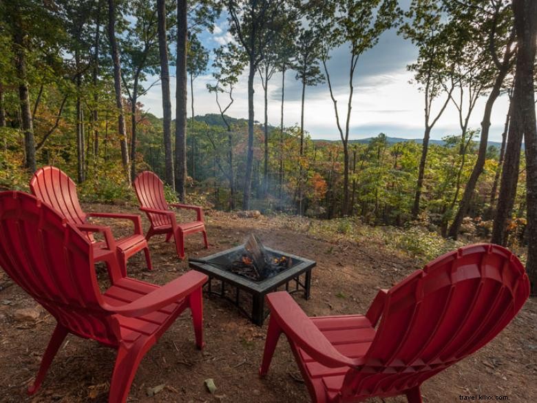 Morning Breeze Cabins: Relaxing Getaway with Hot Tub & Scenic River Views