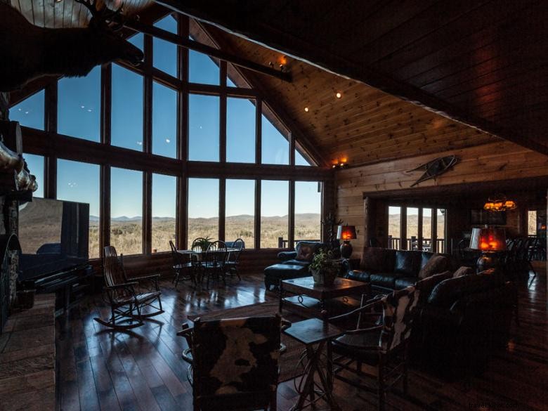 Morning Breeze Cabins: Relaxing Getaway with Hot Tub & Scenic River Views