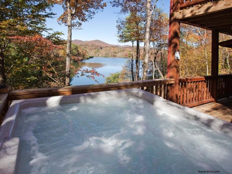 Morning Breeze Cabins: Relaxing Getaway with Hot Tub & Scenic River Views