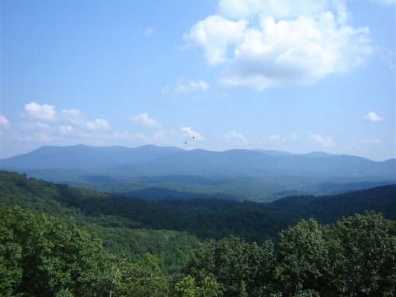 Morning Breeze Cabins: Relaxing Getaway with Hot Tub & Scenic River Views