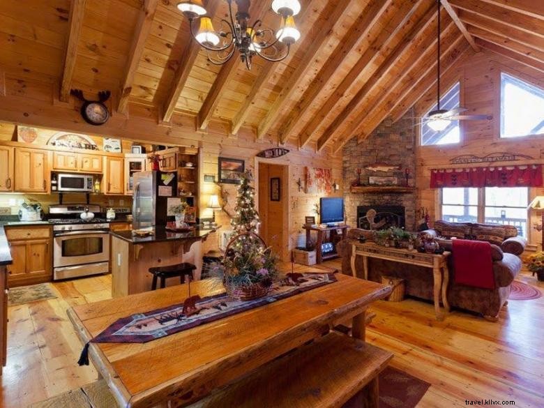 Morning Breeze Cabins: Relaxing Getaway with Hot Tub & Scenic River Views