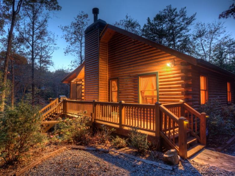 Morning Breeze Cabins: Relaxing Getaway with Hot Tub & Scenic River Views