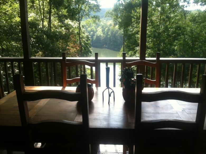 Morning Breeze Cabins: Relaxing Getaway with Hot Tub & Scenic River Views