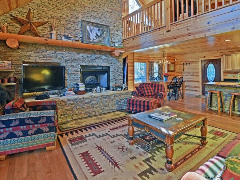 Morning Breeze Cabins: Relaxing Getaway with Hot Tub & Scenic River Views