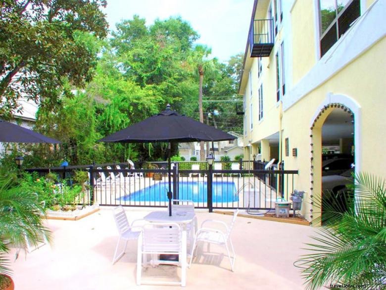 St. Simons Lighthouse Inn: Coastal Comfort Near the Historic Lighthouse