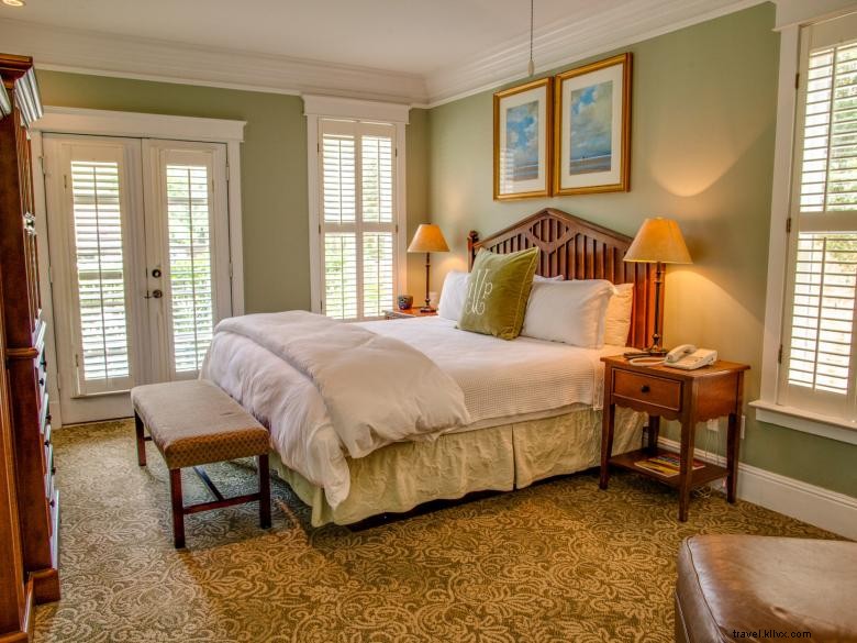 Village Inn & Pub: Authentic Hospitality & Quality Cuisine