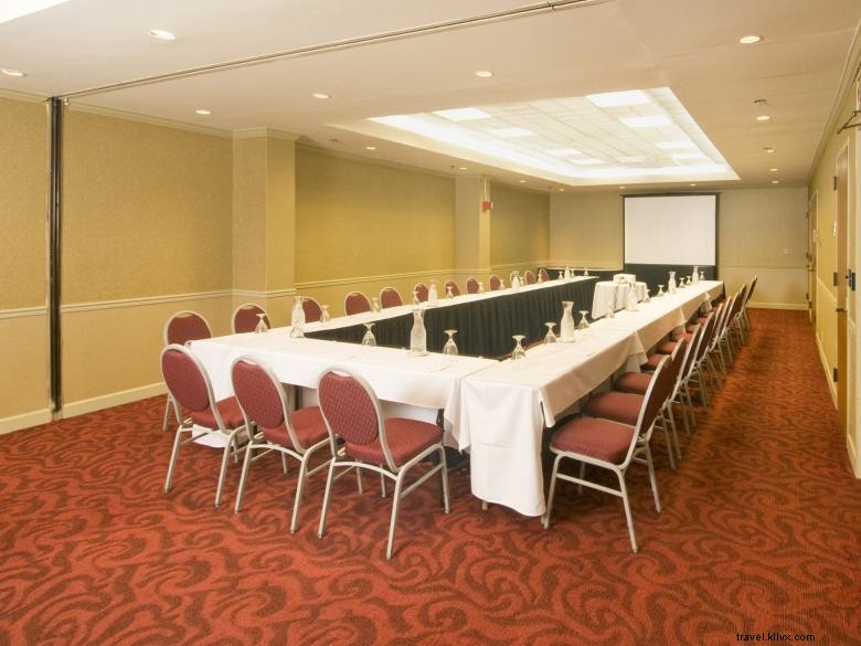 Stay in Comfort at Embassy Suites by Hilton Atlanta Galleria – Modern Luxury & Convenient Amenities