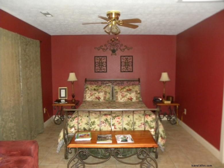 Above the Clouds Chalet: Luxurious Retreat in Northwest Georgia