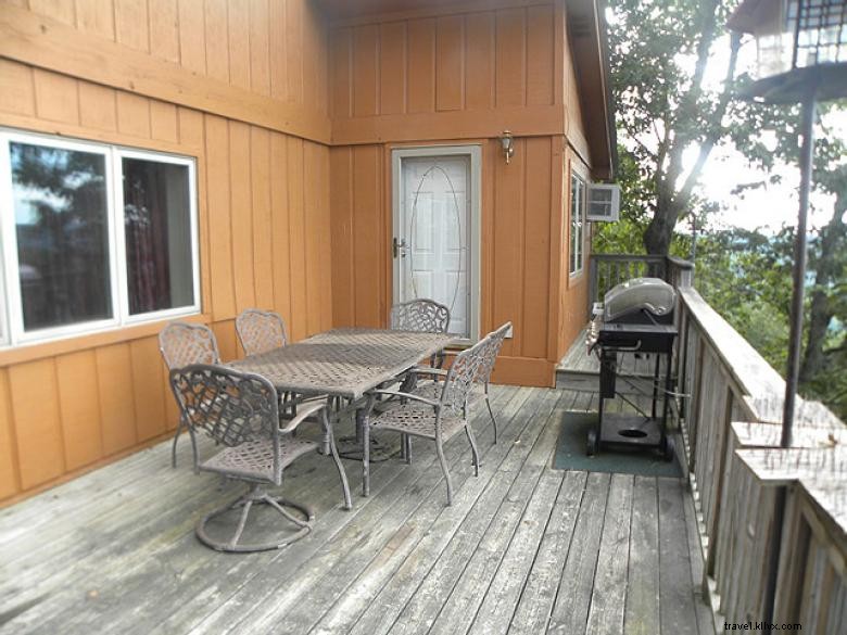 Above the Clouds Chalet: Luxurious Retreat in Northwest Georgia