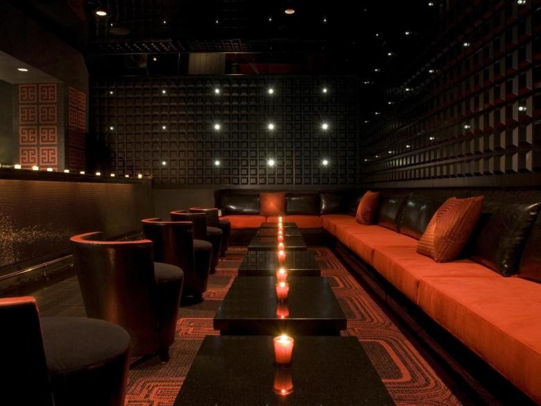 W Atlanta-Midtown: Elegant Guest Suites Near Whiskey Park