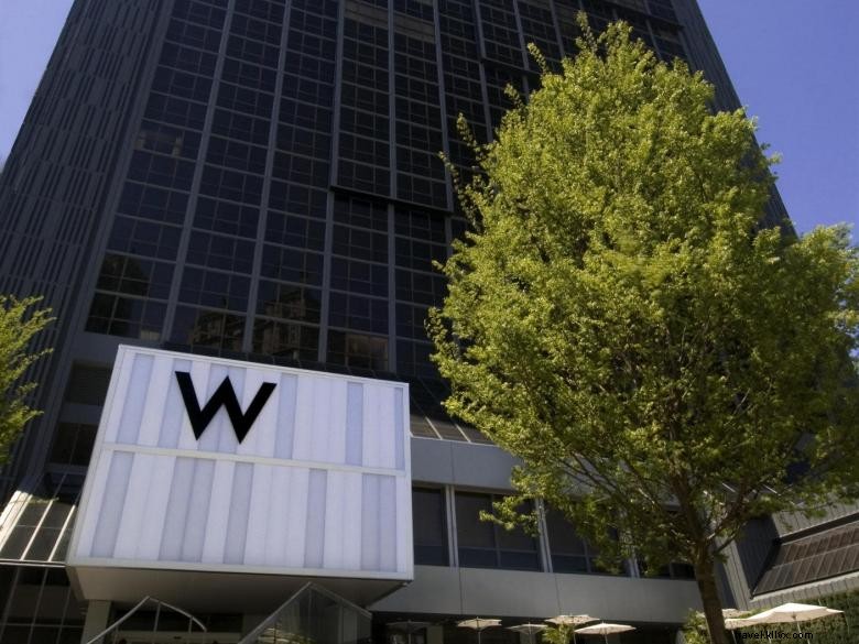 W Atlanta-Midtown: Elegant Guest Suites Near Whiskey Park