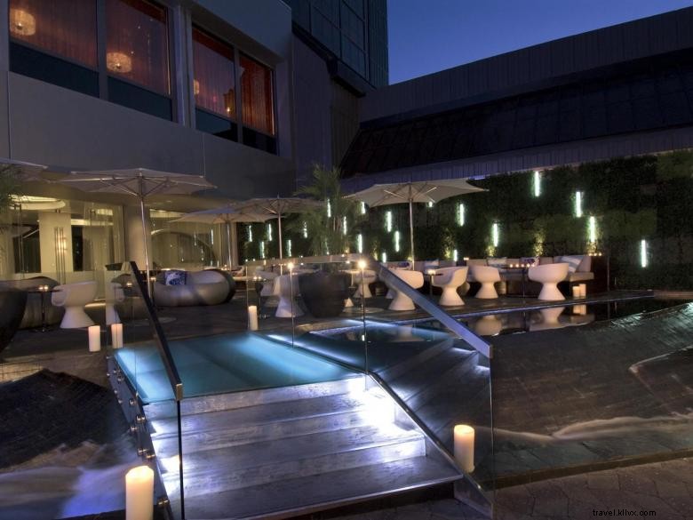 W Atlanta-Midtown: Elegant Guest Suites Near Whiskey Park