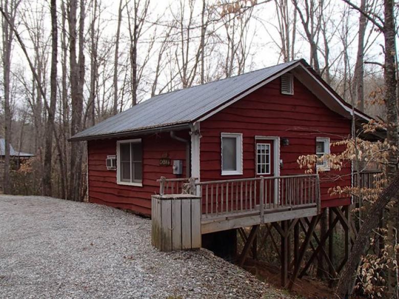 Cavender Creek Cabins: Cozy Mountain Retreat with Stunning Fall Views