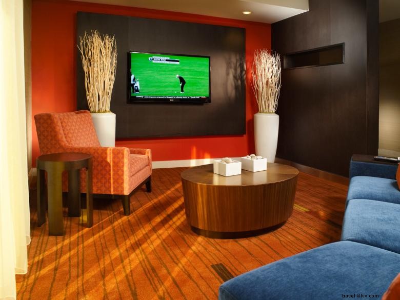 Courtyard Augusta: Luxury Suites & Theater Lounge