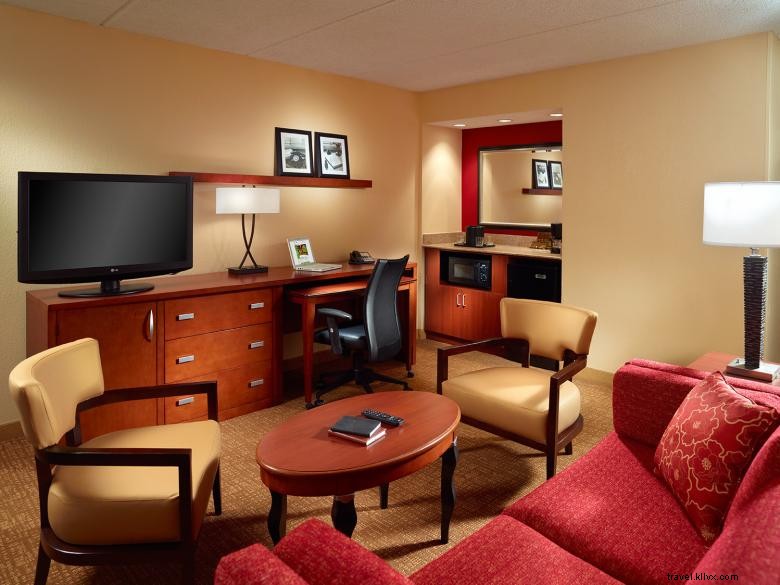 Courtyard Augusta: Luxury Suites & Theater Lounge