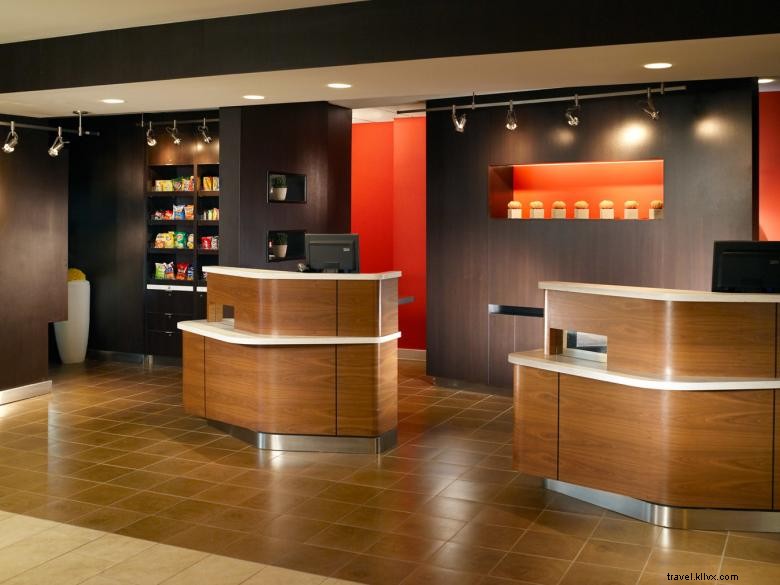 Courtyard Augusta: Luxury Suites & Theater Lounge