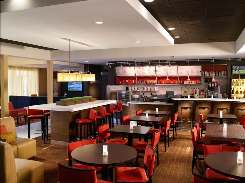 Courtyard Augusta: Luxury Suites & Theater Lounge