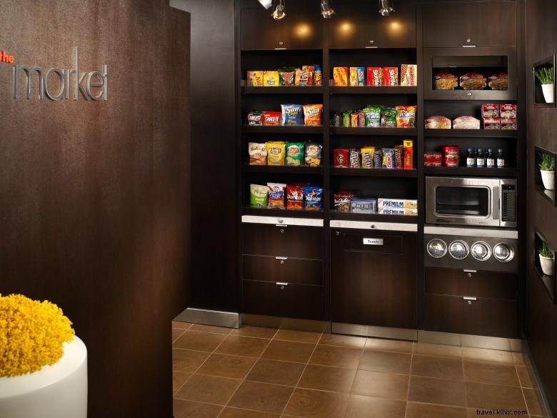 Courtyard Augusta: Luxury Suites & Theater Lounge