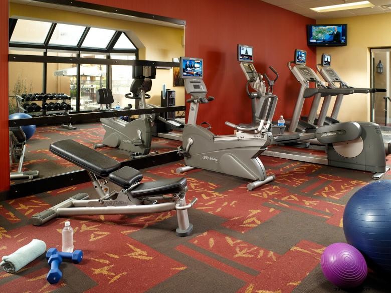 Courtyard Augusta: Luxury Suites & Theater Lounge