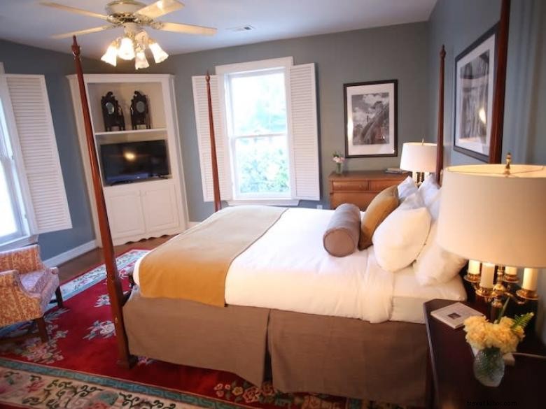 Stone Mountain Manor – Elegant Historic Estate