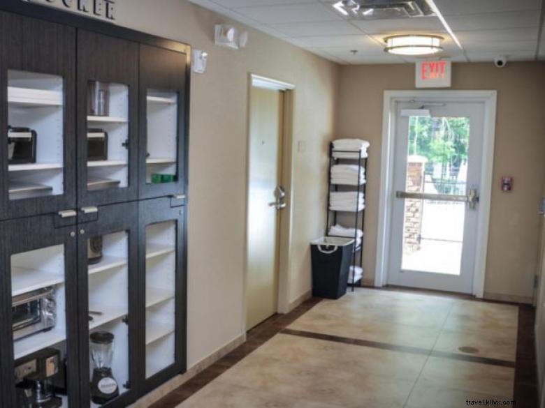 Candlewood Suites Columbus Northeast – Modern Comfort & Convenient Location