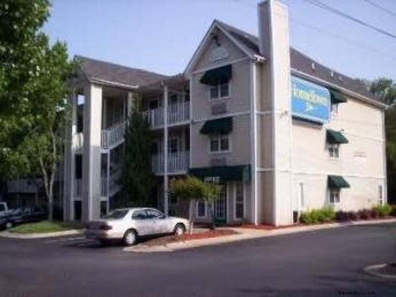 Comfortable 120‑Room Homestay at Hometown Inn Atlanta – Marietta