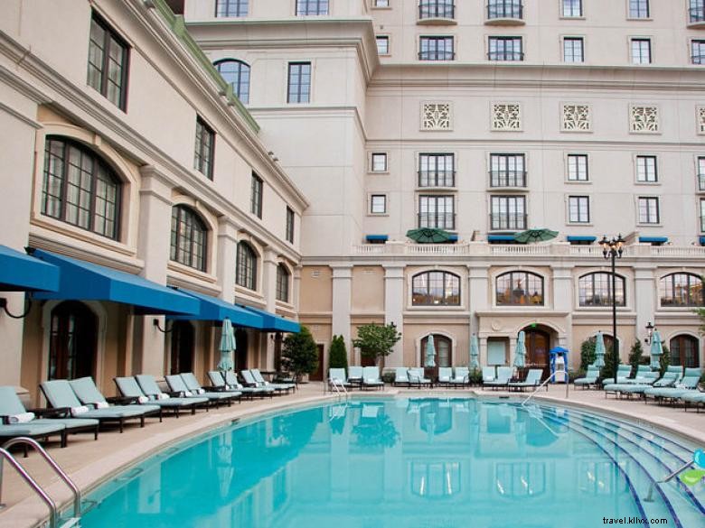 St. Regis Atlanta – Luxury Suites & World-Class Amenities