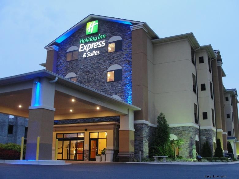 Holiday Inn Express & Suites Atlanta East – Modern Comfort in Lithonia