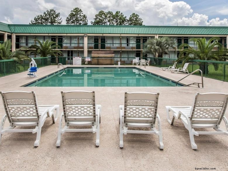 Econo Lodge – Douglas | Affordable Comfort & Modern Amenities